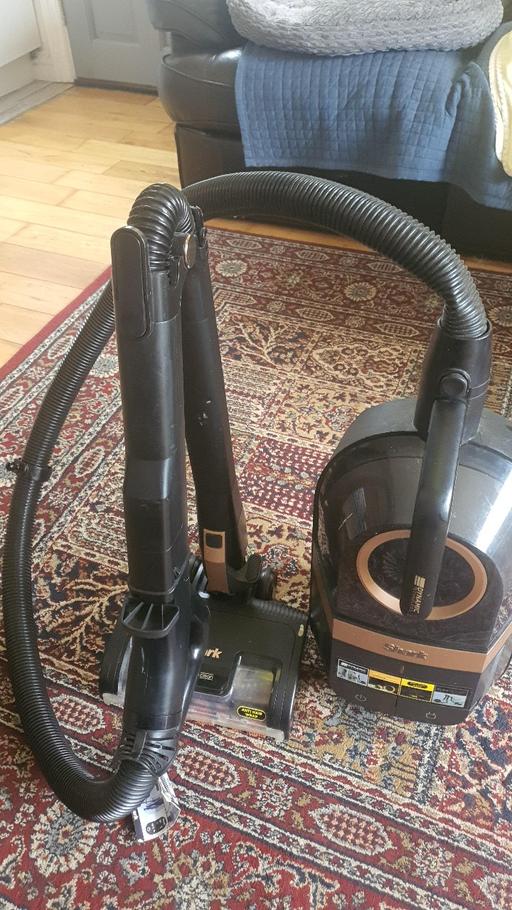 Buy & Sell Waltham Forest East London - Photos for Shark Bagless Cylinder Vacuum CZ500UKT