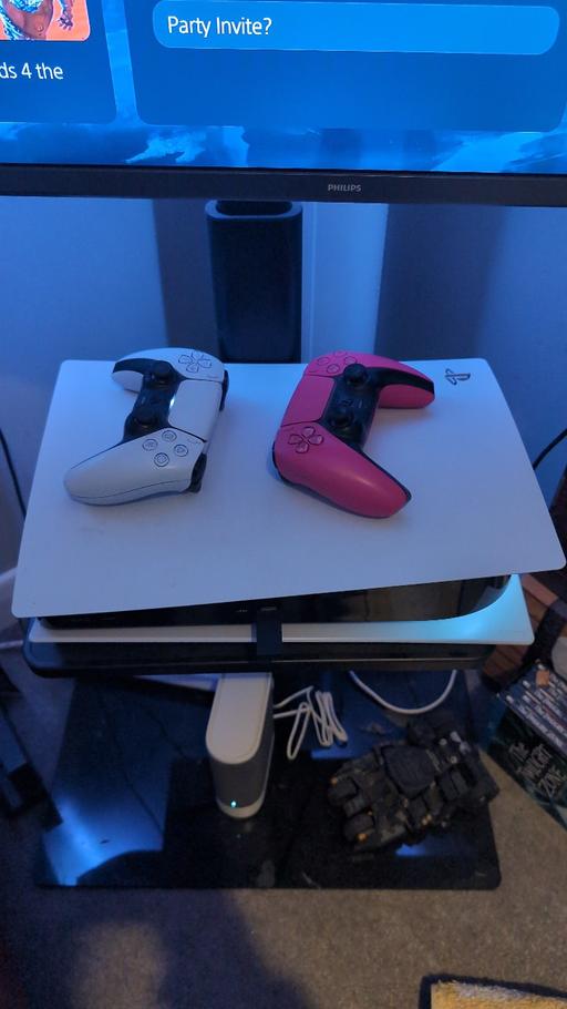 Buy & Sell Hornbeam Park North Yorkshire - Photos for PS5 - original model + extra pink controller