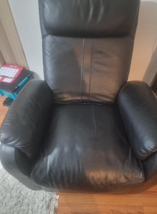 Buy & Sell West Bromwich Sandwell - Photos for leather manual single recliner good condition