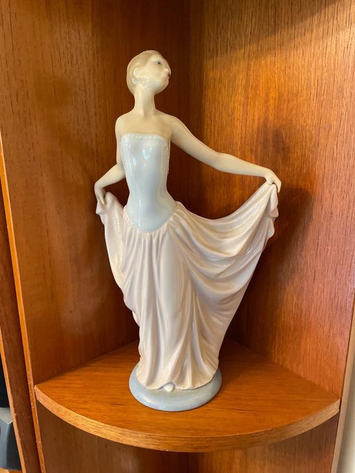 Buy & Sell Deal Dover - Photos for Lladro Figure