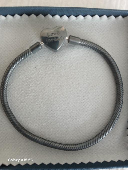 Buy & Sell Hounslow Heath Hounslow - Photos for 5 x Ladies charm bracelets 14cm . New