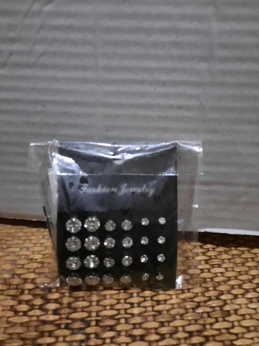 Buy & Sell Elmers End South East London - Photos for Earrings New