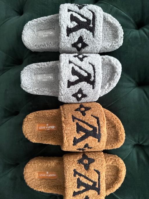 Buy & Sell Grange Park Saint Helens - Photos for Slippers