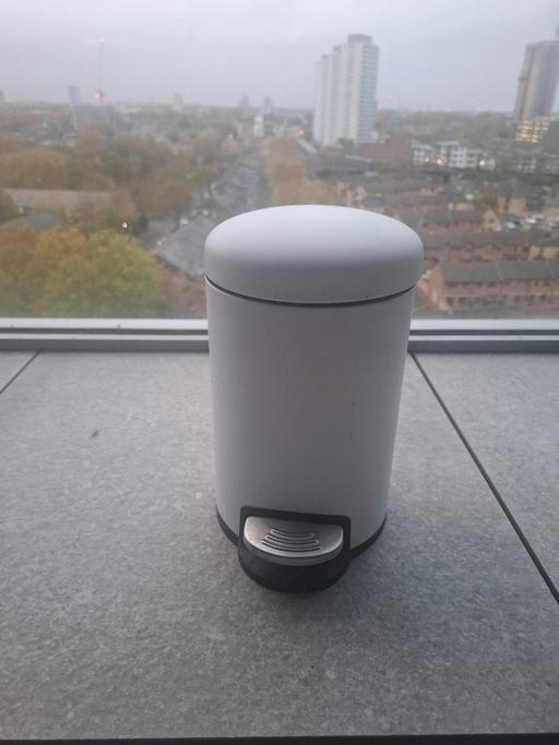 Buy & Sell Bromley East London - Photos for Trash can