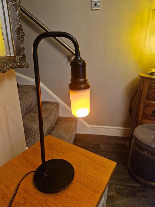 Buy & Sell Scholes Rotherham - Photos for Black table lamp & flickering bulb