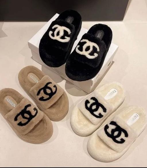 Buy & Sell Grange Park Saint Helens - Photos for Slippers