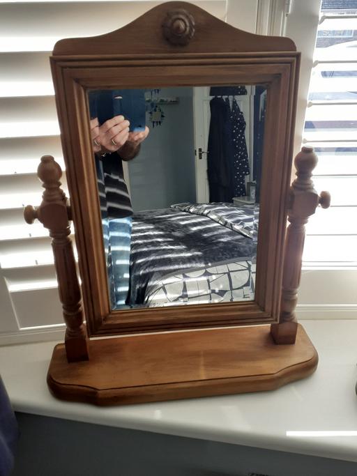 Buy & Sell Leagrave Luton - Photos for Pine Table Top Mirror(LU33BY)