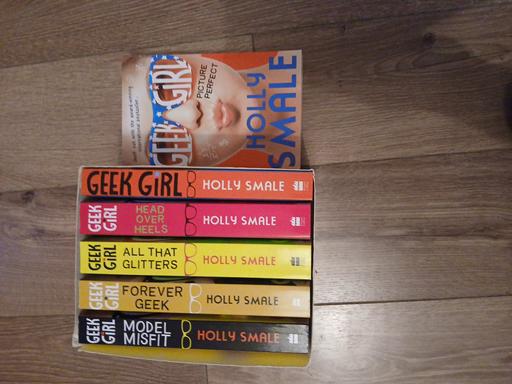 Buy & Sell Kingsham Chichester - Photos for Holly smile books 6x
