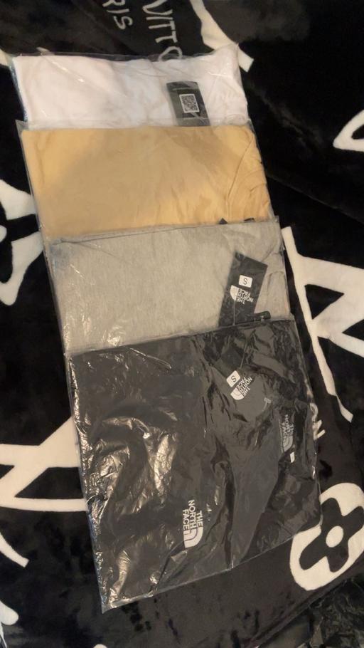 Buy & Sell Waverley Rotherham - Photos for 4 men’s T-shirts size small