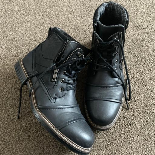 Buy & Sell Gornal Wood Dudley - Photos for River Island Mens Black Hiking Boots Size 9