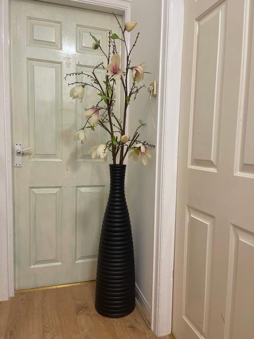 Buy & Sell Saint Helens Merseyside - Photos for Vase with plastic flowers