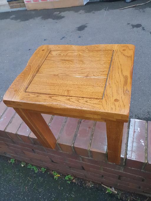 Buy & Sell Pensnett Dudley - Photos for Chunky , Solid, JB Global Oak Side Table .