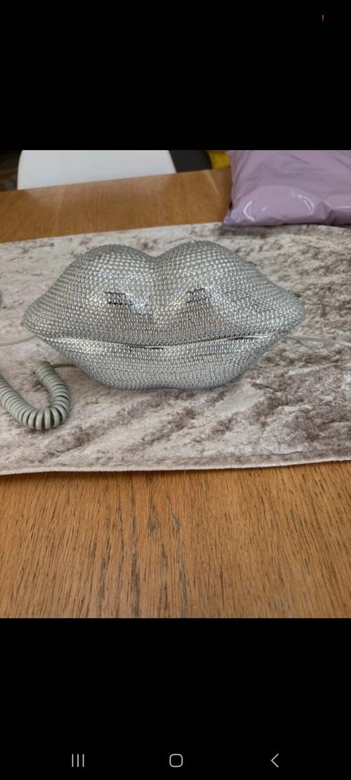 Buy & Sell Pensnett Dudley - Photos for Silver glitzy lip shaped phone