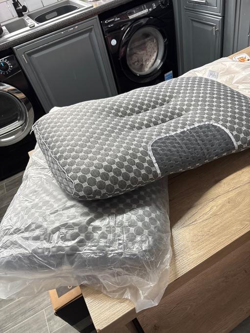 Buy & Sell Duckmanton Chesterfield - Photos for X2 Ufist pillows for neck shoulder pain