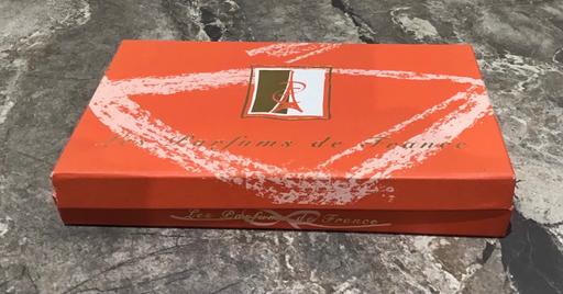 Buy & Sell New Tupton Chesterfield - Photos for French vintage boxed set 10 miniature perfume