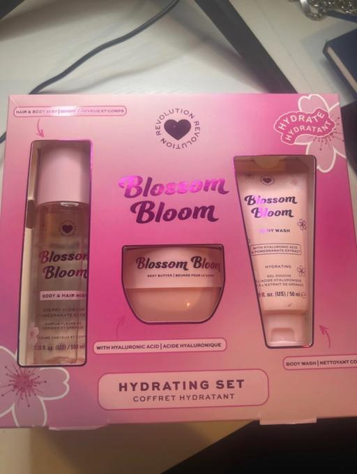 Buy & Sell Wolverhampton West Midlands - Photos for Revolution gift set