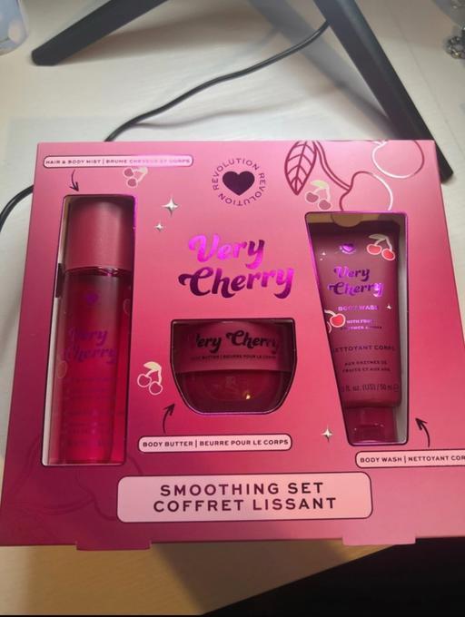 Buy & Sell Wolverhampton West Midlands - Photos for Revolution gift set