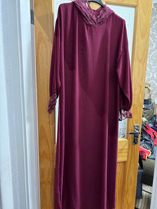 Buy & Sell Preston Preston - Photos for Maroon lace hooded abaya maxi
