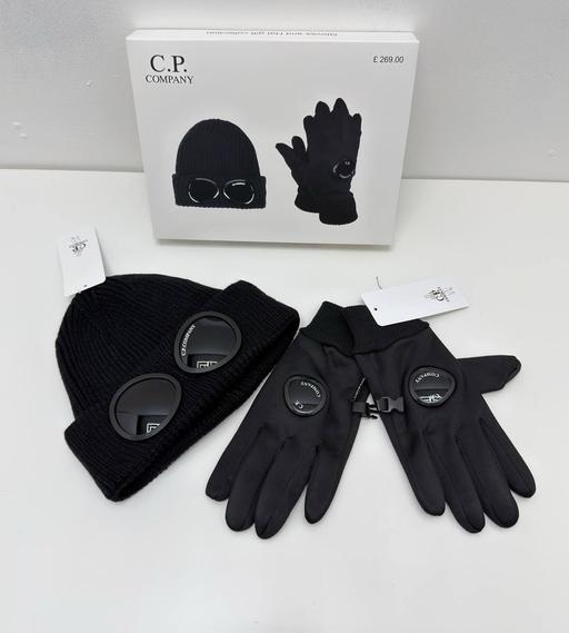 Buy & Sell New Addington Croydon - Photos for Cp company hat and glove set