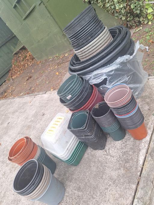 Buy & Sell Bushbury Wolverhampton - Photos for 150+ plant pots large small brown £1 the lot