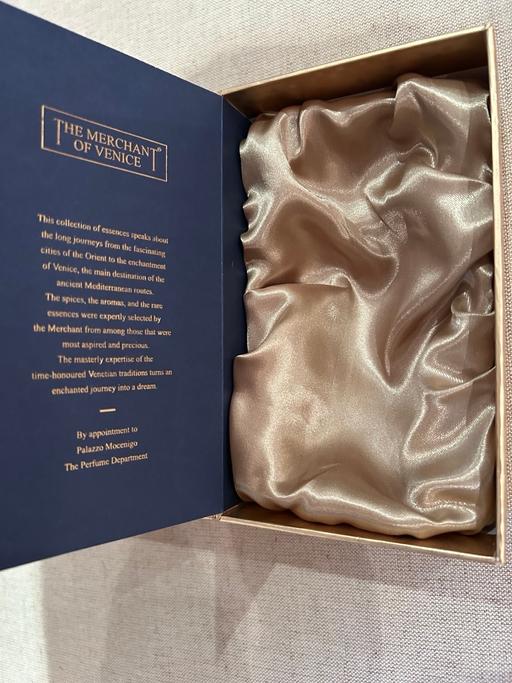 Buy & Sell Moss Side Manchester - Photos for Box box for the perfum