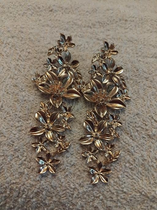 Buy & Sell Kemsley Swale - Photos for big gold flower earrings pretty