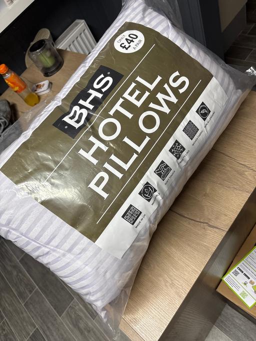 Buy & Sell Duckmanton Chesterfield - Photos for Bhs hotel pillows X2