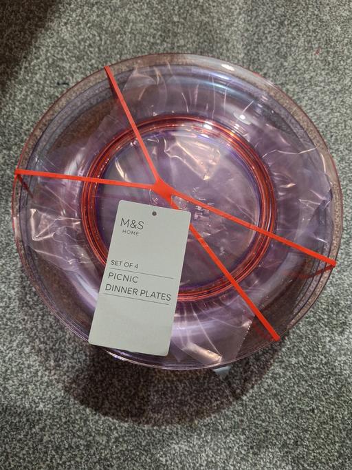 Buy & Sell Ettingshall Park Wolverhampton - Photos for New M&S 4 pack Plastic Picnic Plates