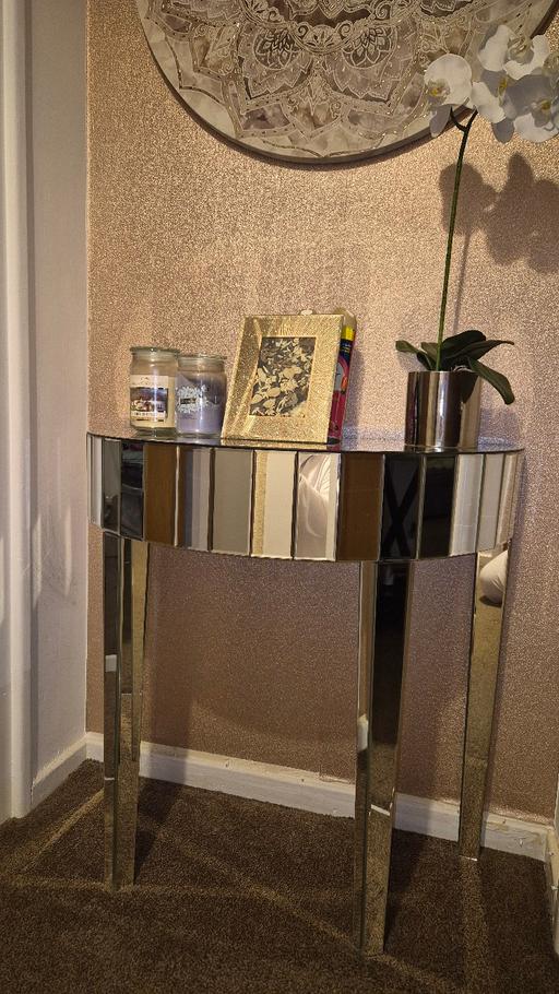 Buy & Sell Manningham Bradford - Photos for Glass half moon table