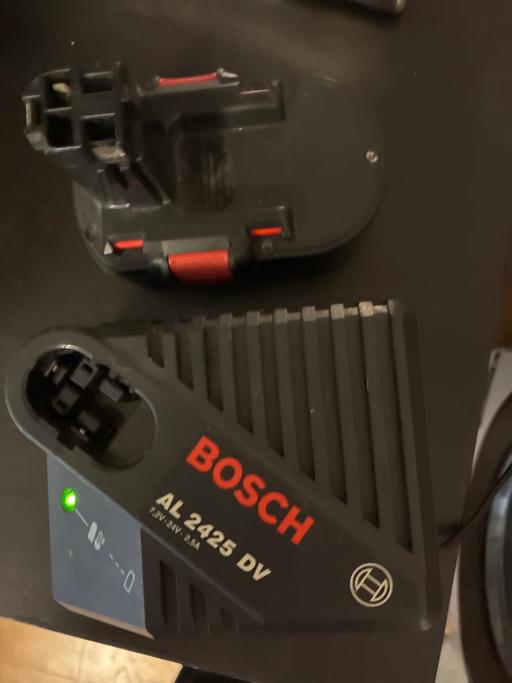 Buy & Sell Roehampton South West London - Photos for Bosch battery and charger 18v al2425dv
