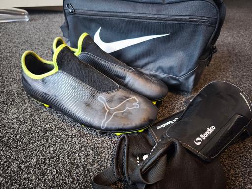 Buy & Sell Chelmsley Wood Solihull - Photos for mens football boots shin pads and bag