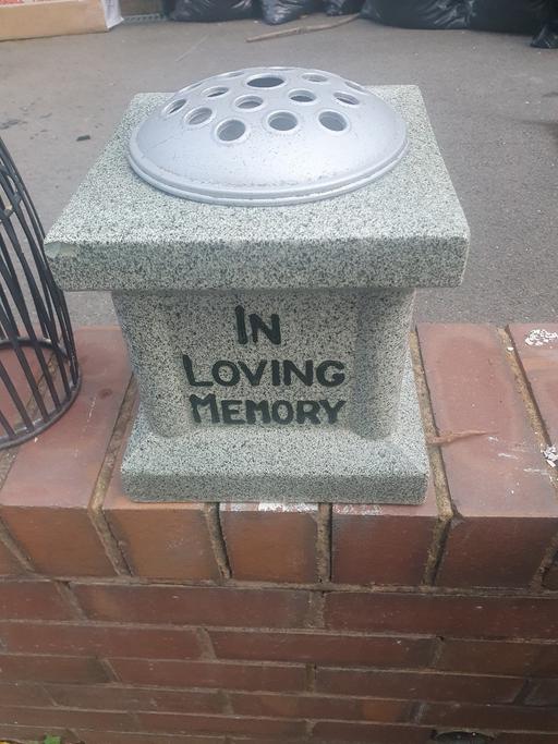 Buy & Sell Pensnett Dudley - Photos for ' In Loving Memory ' Pot , 12 inch Tall, Good