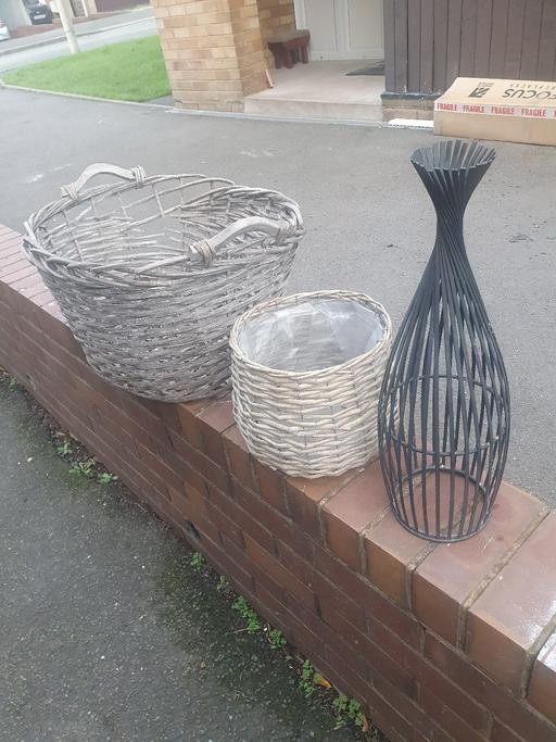 Buy & Sell Pensnett Dudley - Photos for 2 Wicker Baskets &Black Wrought Iron Ornament