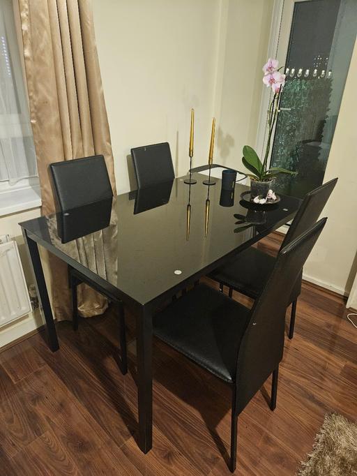 Buy & Sell Westferry East London - Photos for Dinner table and 4 chairs set