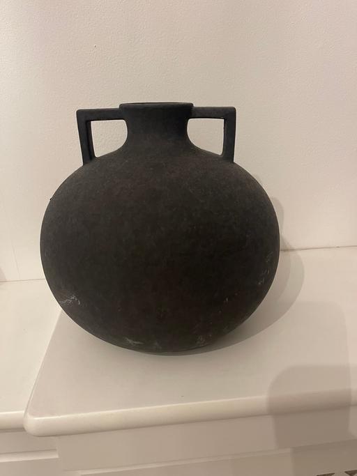 Buy & Sell Canonbury North London - Photos for Round vase/ornament