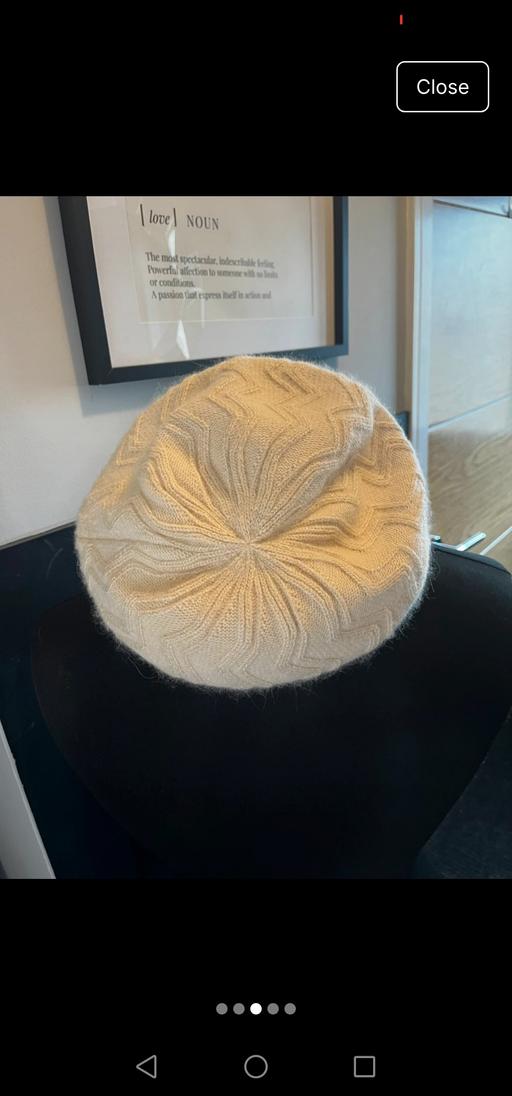 Buy & Sell Oldbury Sandwell - Photos for White beret hat with cashmere