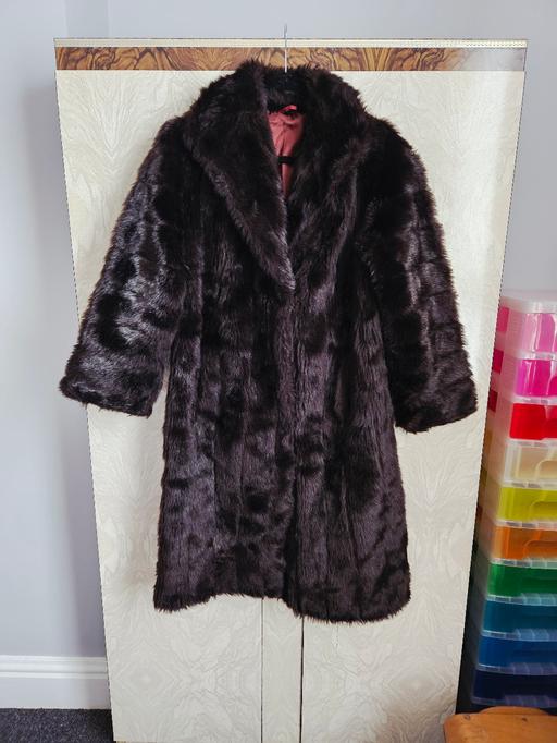 Buy & Sell Newton Doncaster - Photos for Gorgeous faux fur coat..size 12/14.