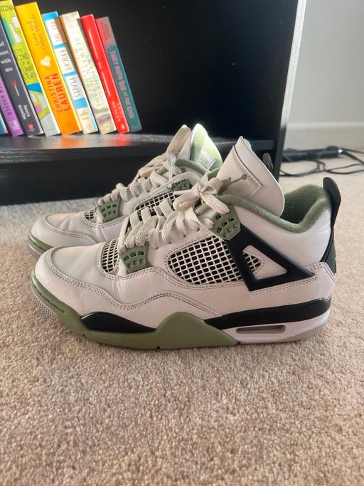 Buy & Sell Sandshill Vale of White Horse - Photos for Seafoam Jordan 4s