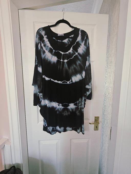 Buy & Sell Newton Doncaster - Photos for Italian made top, size 20.