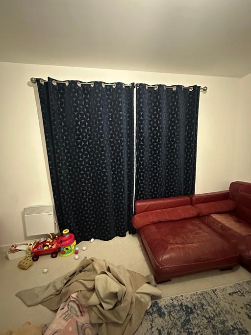Buy & Sell Castle Green East London - Photos for Navy blue curtain