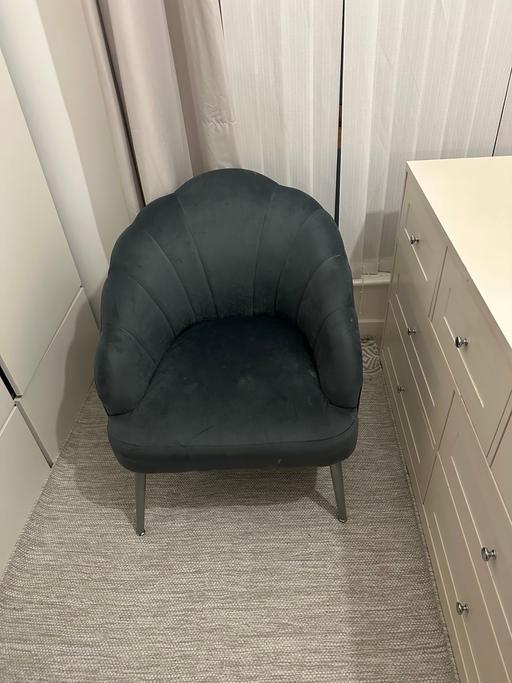 Buy & Sell Castle Green East London - Photos for Grey suede chair
