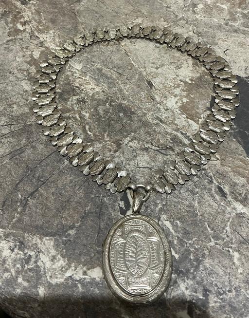 Buy & Sell New Tupton Chesterfield - Photos for Vintage sterling silver locket on chain
