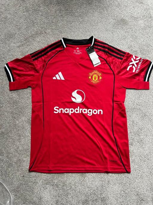 Buy & Sell Garden Village Hull - Photos for Manchester United home shirt