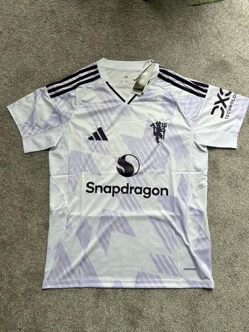 Buy & Sell Garden Village Hull - Photos for Manchester United away shirt
