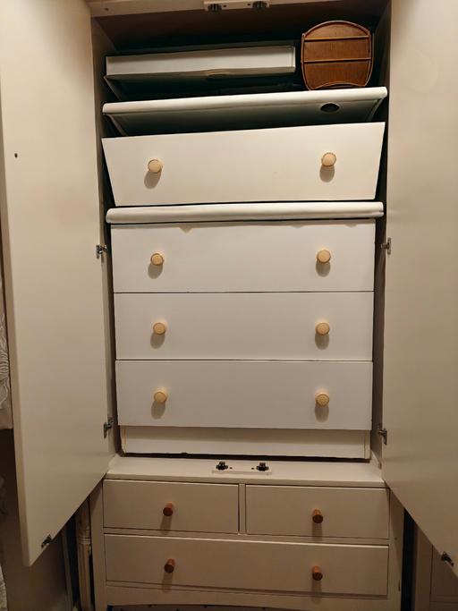 Buy & Sell Chandler`s Ford Eastleigh - Photos for double wardrobe left