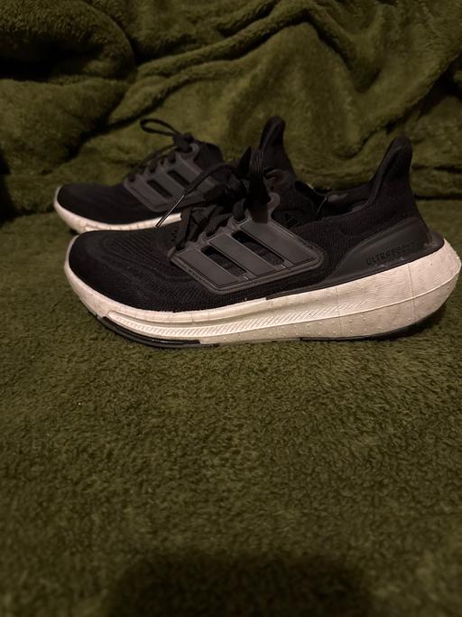 Buy & Sell Wallington Sutton - Photos for adidas ultraboosts