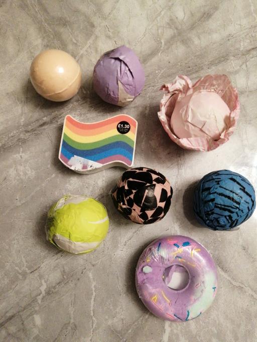 Buy & Sell Bushbury Wolverhampton - Photos for Bath bombs one broke 