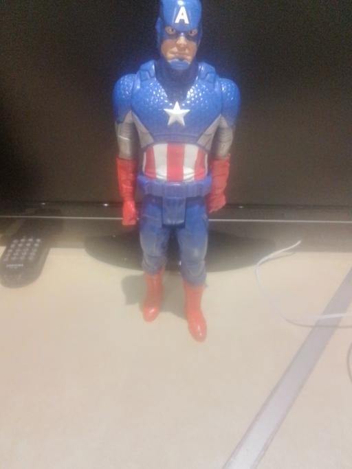 Buy & Sell Streetly Walsall - Photos for CAPTAIN AMERICA FIGURE
