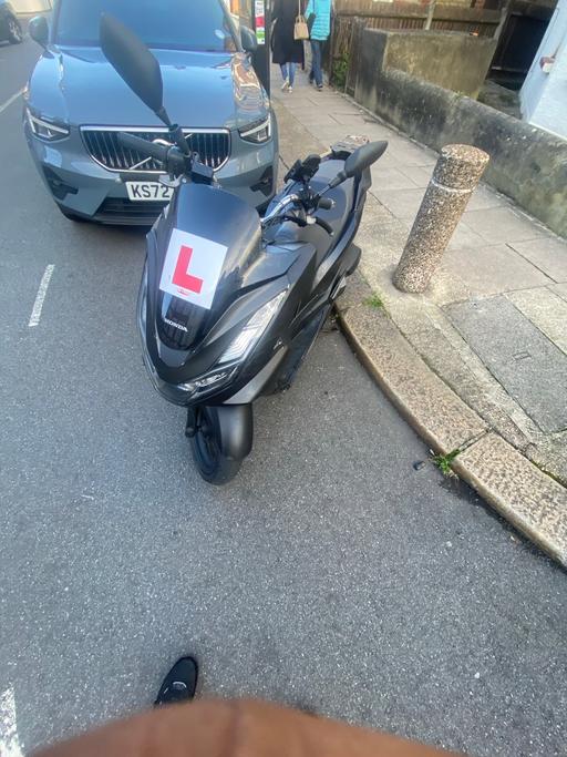 Vehicles Berrylands South West London - Photos for 125cc Honda PCX