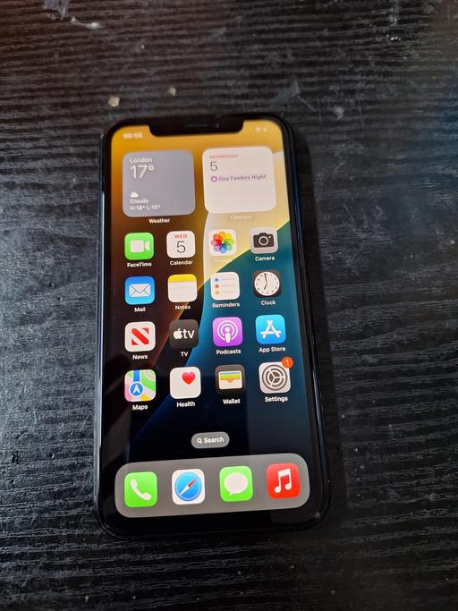 Buy & Sell - Photos for Iphone XR (Black, 64GB)